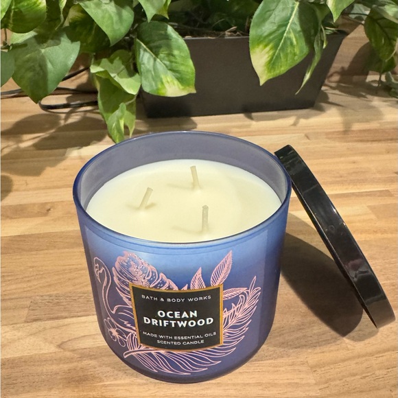 Bath & Body Works Other - Bath & Body Works• Ocean Driftwood 3 Wick Candle
